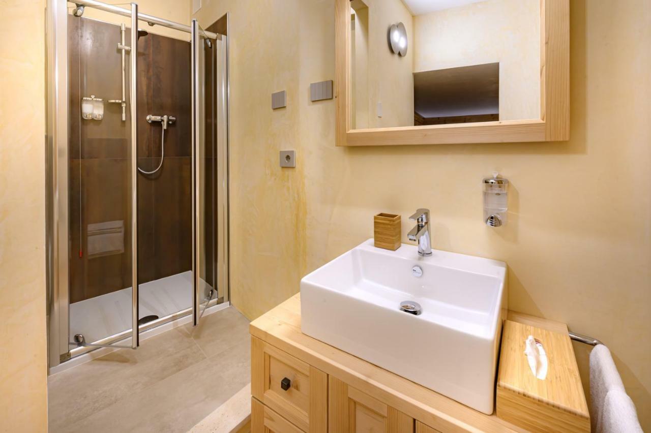 B&B Antica Residenza Centro Storico Тирано Екстериор снимка